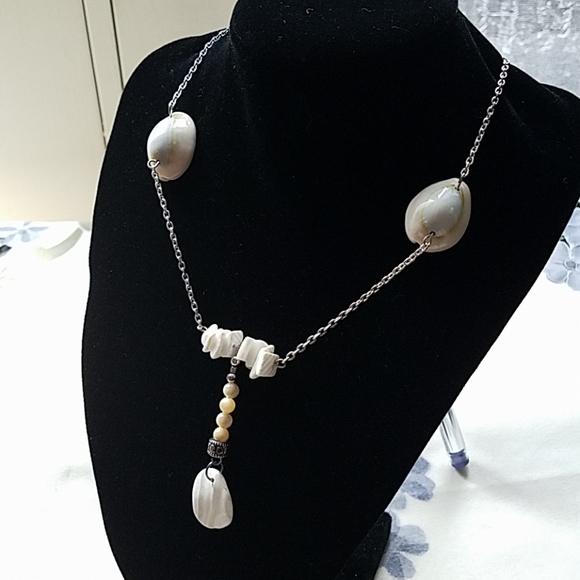 Handmade shell drop necklace - Picture 4 of 8